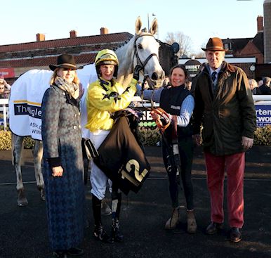 WIGLEY GROUP CLASSIC HANDICAP CHASE IS A FAMILY AFFAIR AS MY SILVER LINING PREVAILS UNDER JAMES BEST